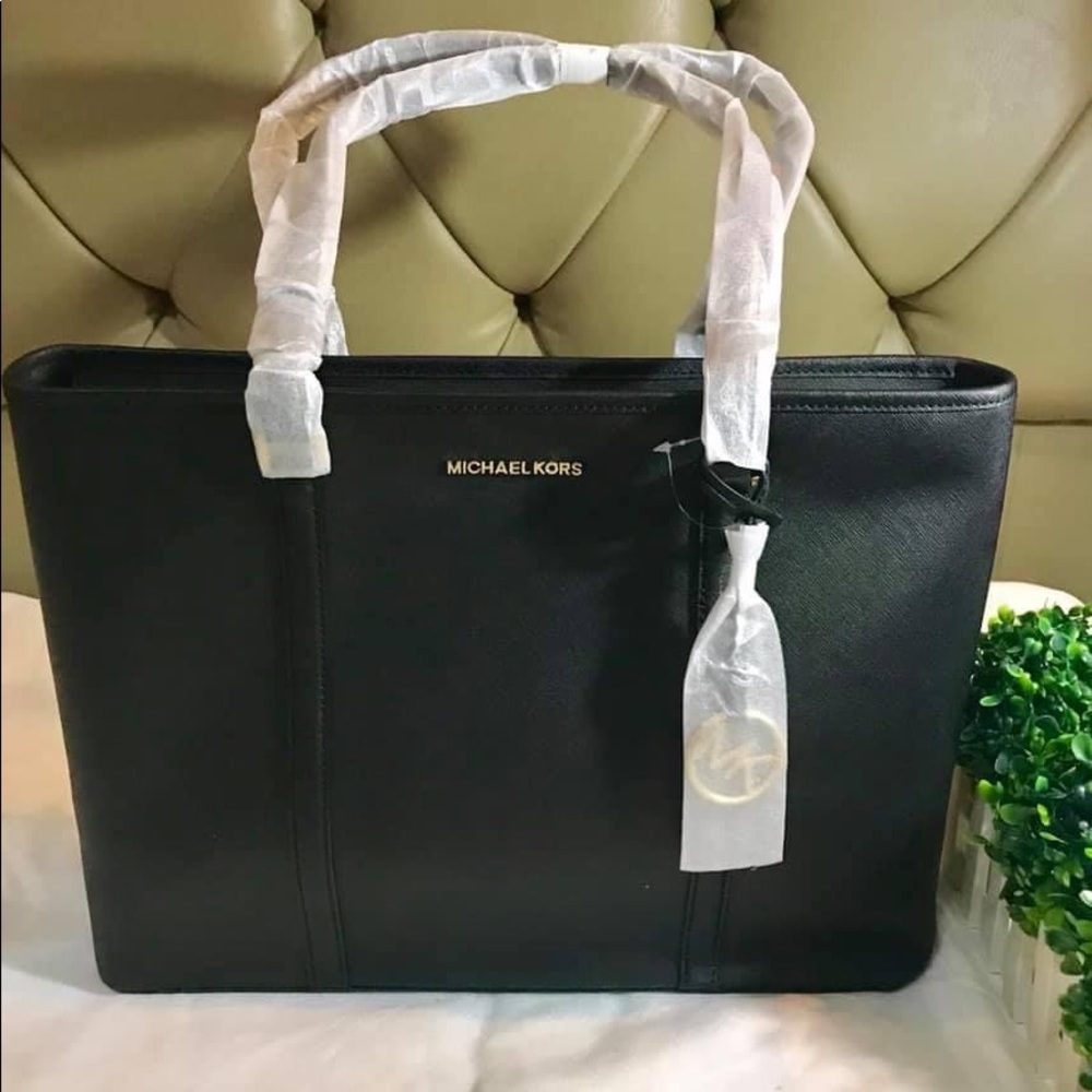 Michael Kors• Black Leather•Sady Shoulder Bag•Large Tote